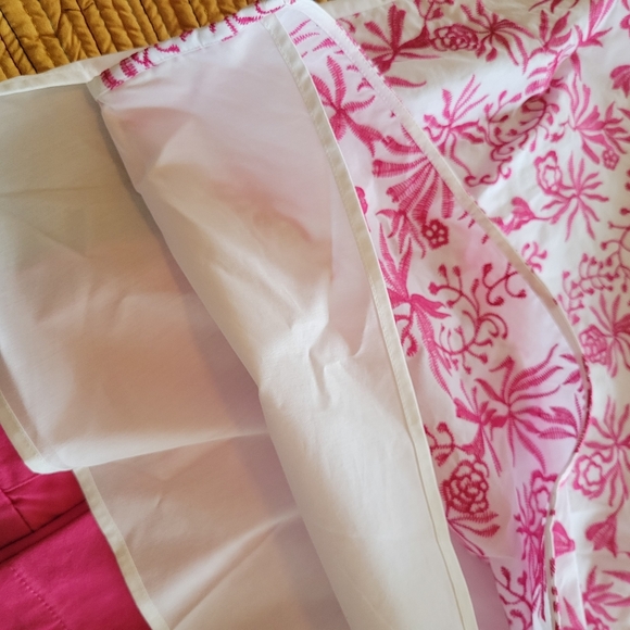 Beautiful Fusia Embroidered Liz Claiborne Sleeveless M Top - Picture 6 of 6